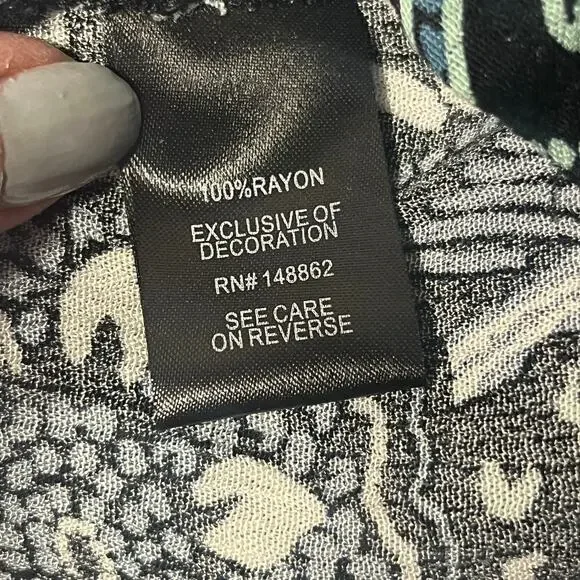 Torrid Tunic Blouse Black Blue Dark Floral Boho Tassel Tie Vacation Gauze 1X - Picture 6 of 7